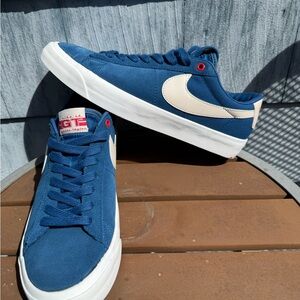 nike sb zoom blazer low pro gt court blue DC7695-403 suede low top sneaker 9.5.